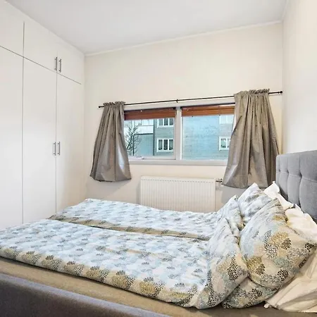 Apartment Sentral Leilighet, 2 Soverom, Opptil 5 Personer Tromso